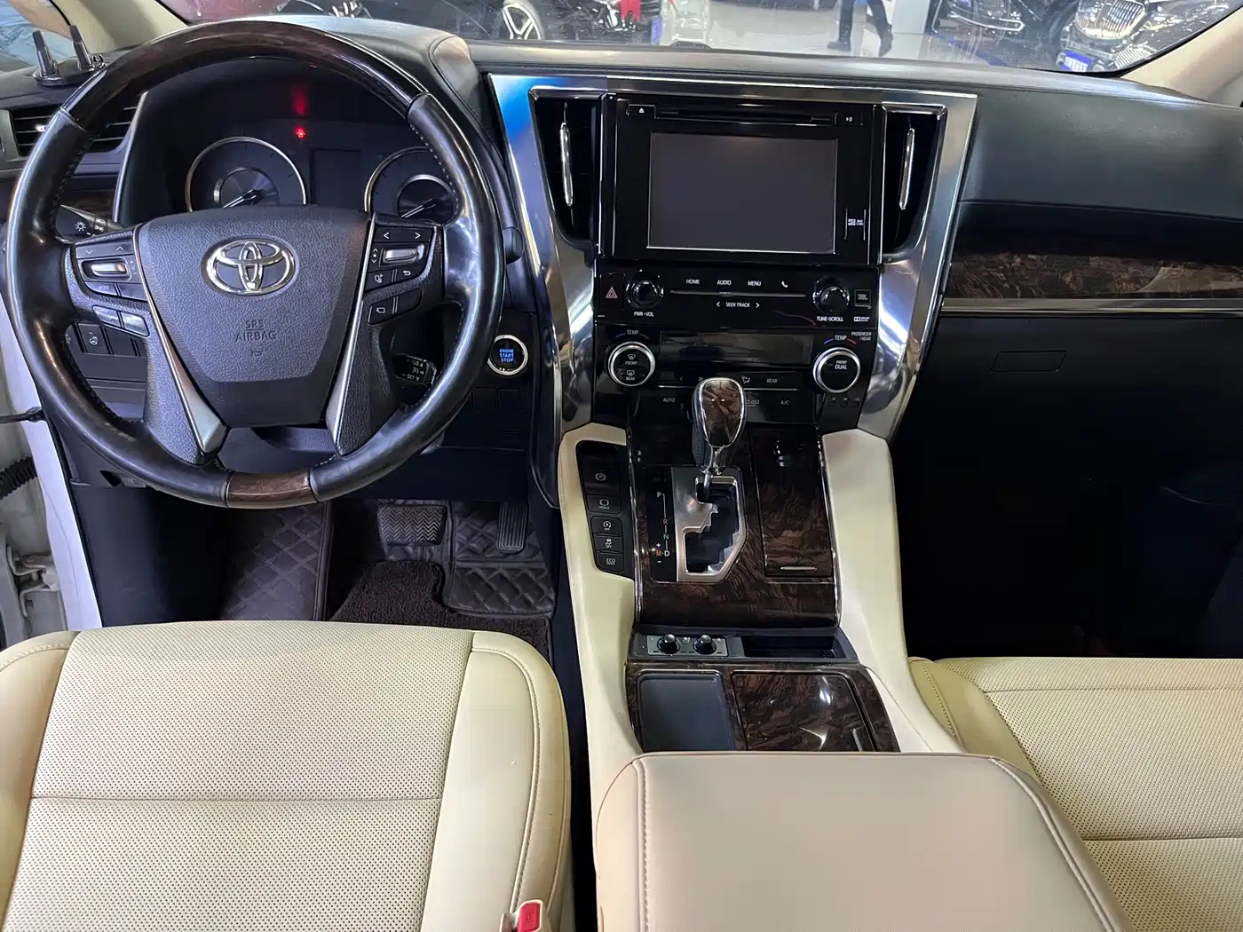 Toyota Alphard 2018 Facelift 3.5L Luxury Edition фото 8