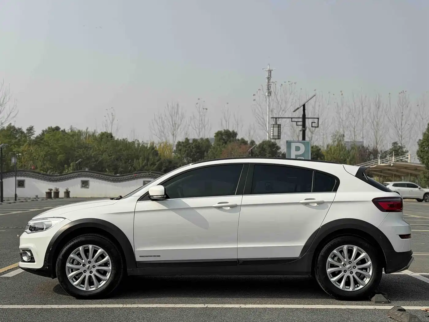 Qoros 3 2016 2016 Urban SUV 1.6T Automatic Zhiyue