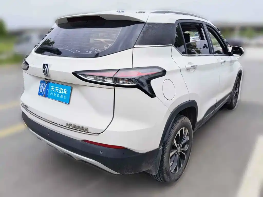 Photo 2 - Baojun 510
