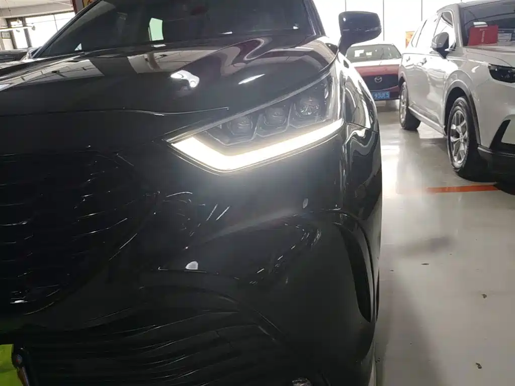 Toyota Crown Kluger 2023 2.5L HEV AWD Premium Edition фото 24