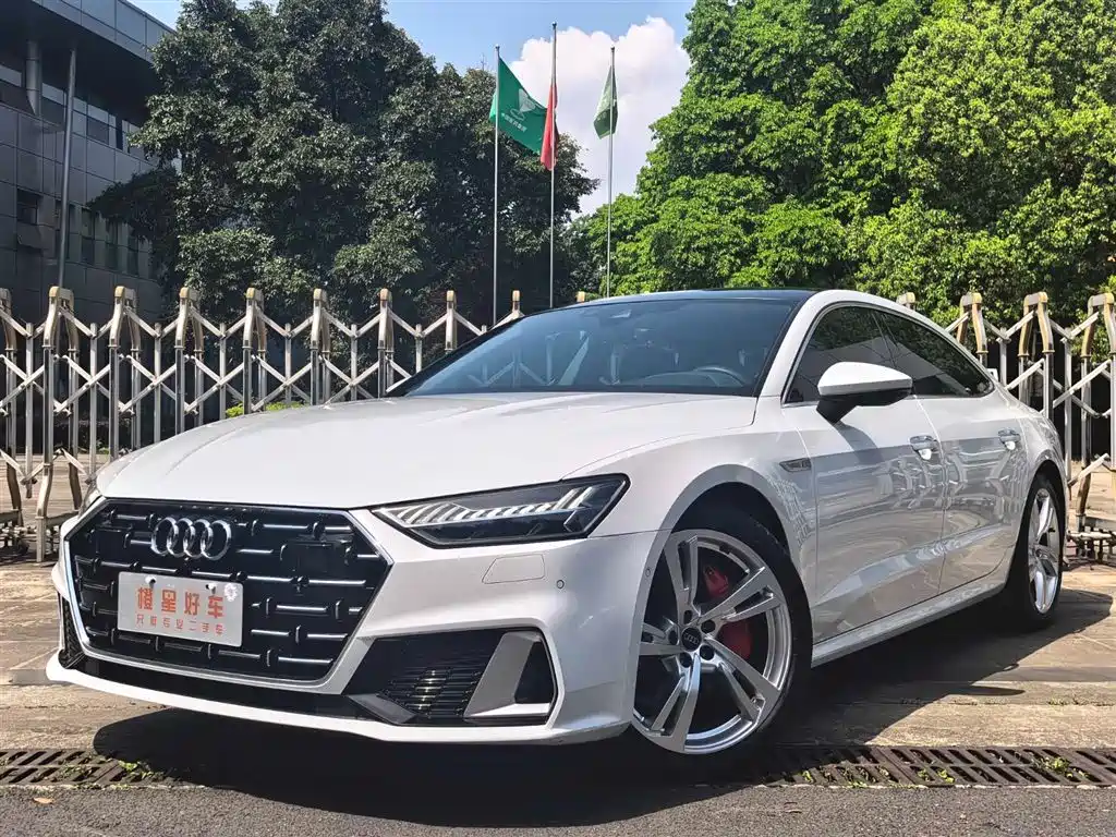 Фото 1 - Audi A7L