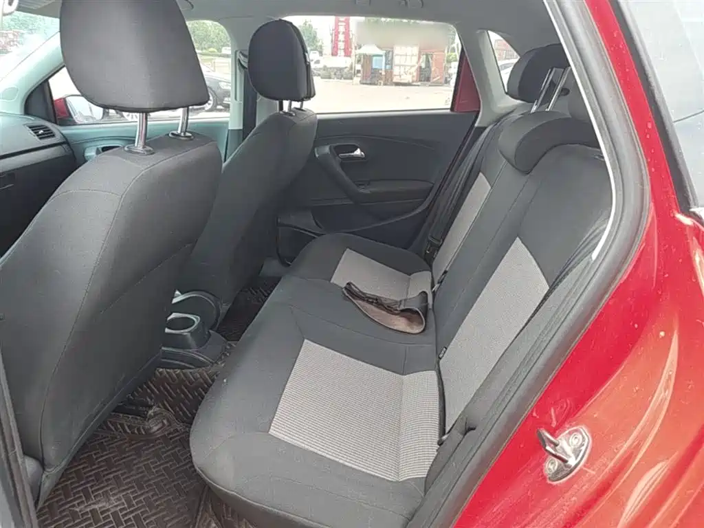 Volkswagen Polo 2016 1.4L Automatic Trend фото 17