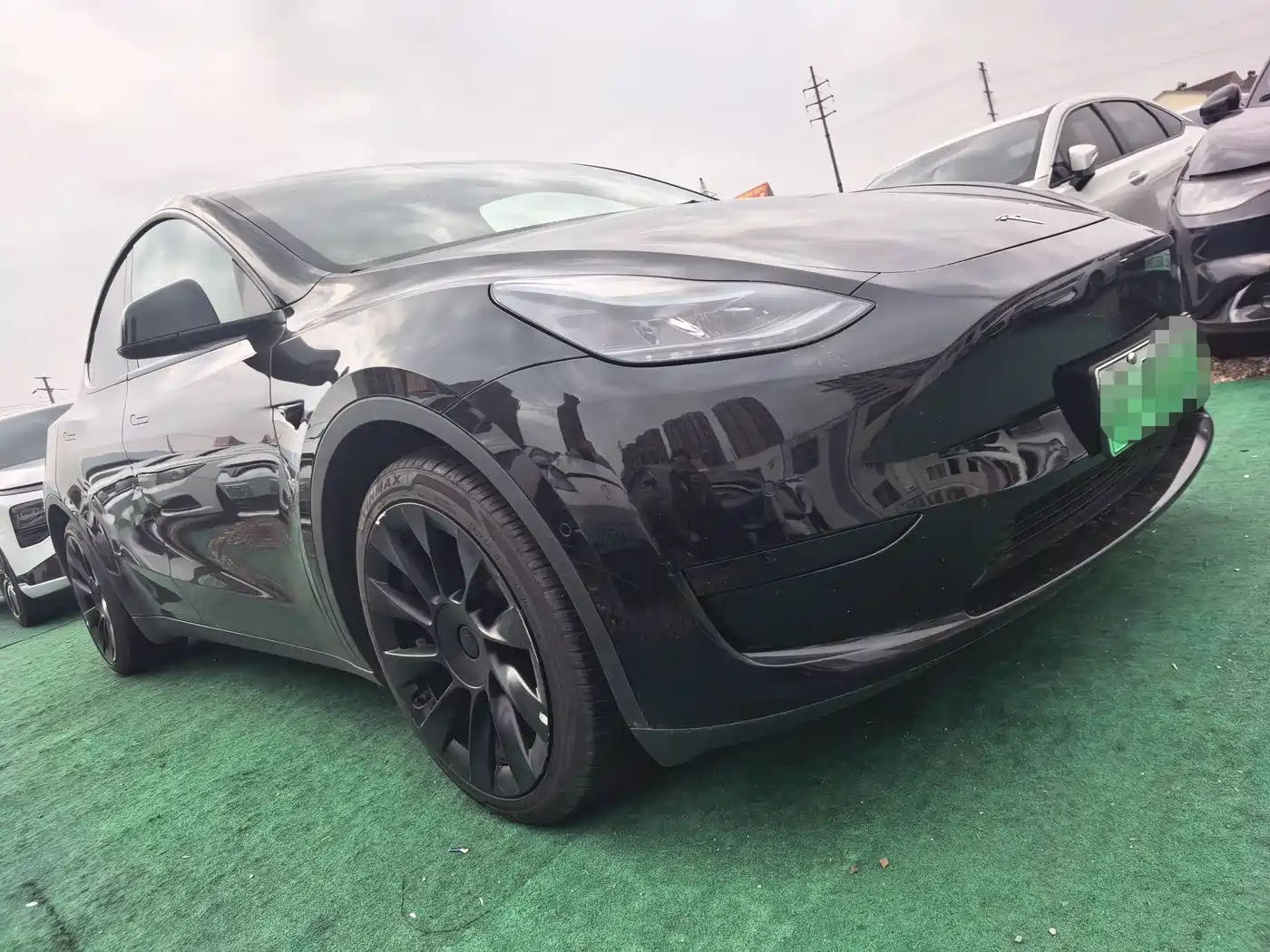TESLA MODEL Y