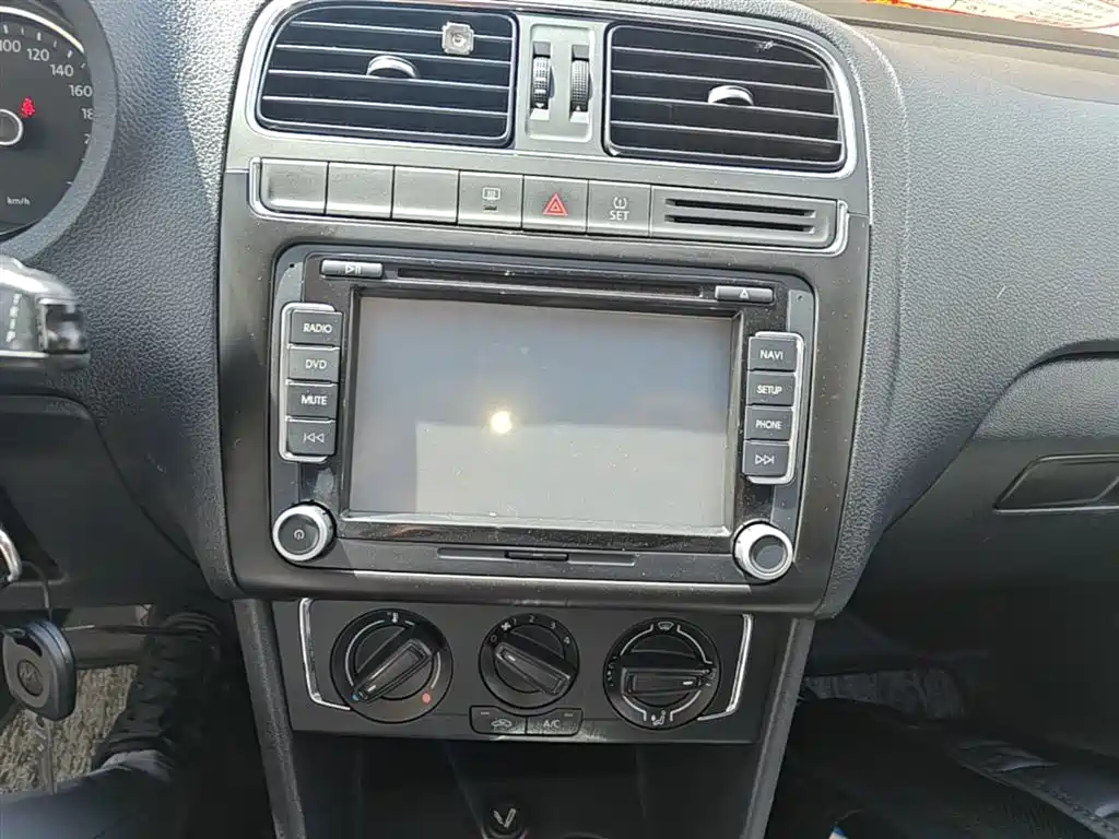 Volkswagen Polo 2014 1.6L Automatic Comfort Edition фото 13