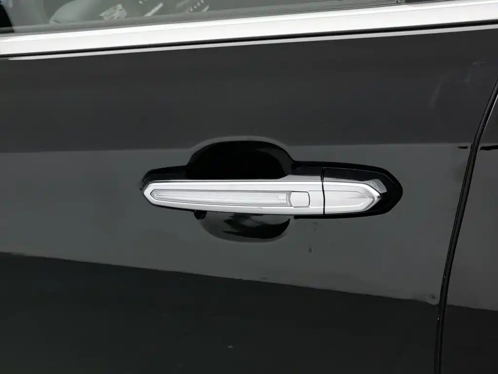 Cadillac XT4 2023 2024 28T 2WD Luxury