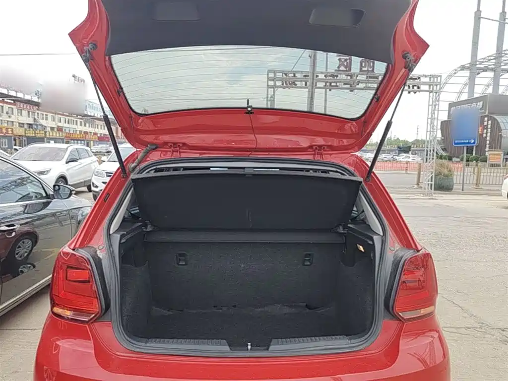 Volkswagen Polo 2016 1.4L Automatic Trend фото 19