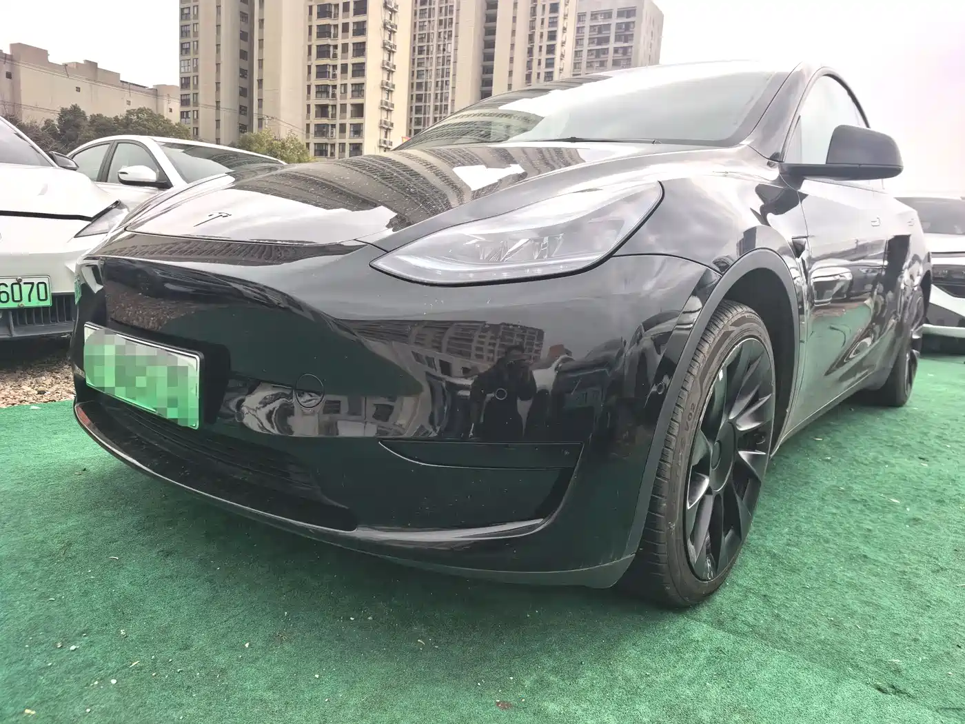 TESLA MODEL Y