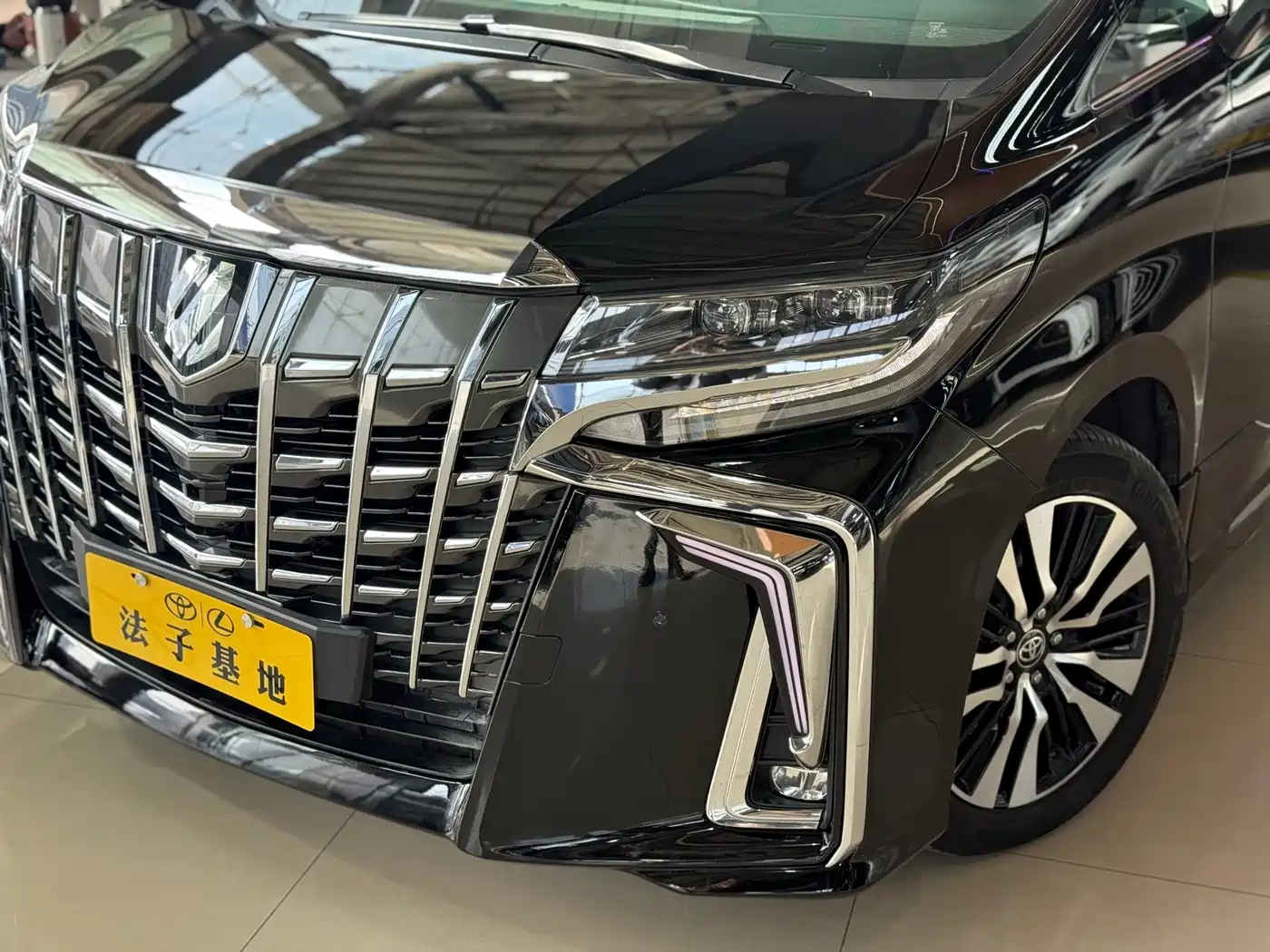 Toyota Alphard 2018 Facelift 3.5L Premium Edition фото 5