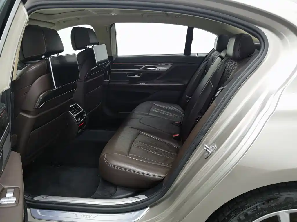 Photo 15 - BMW 7 Series