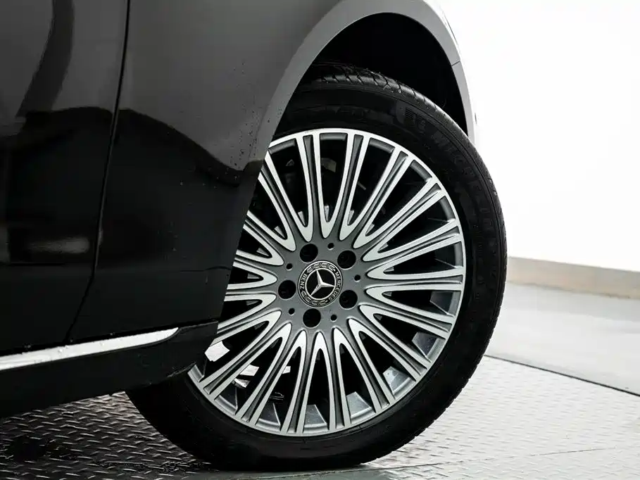 Mercedes-Benz E-Class 2023 E 300 L Fashion фото 23