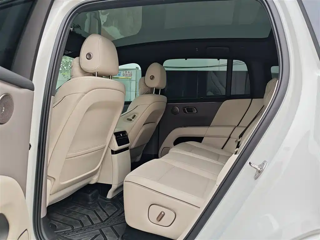 Фото 5 - Li Auto i6