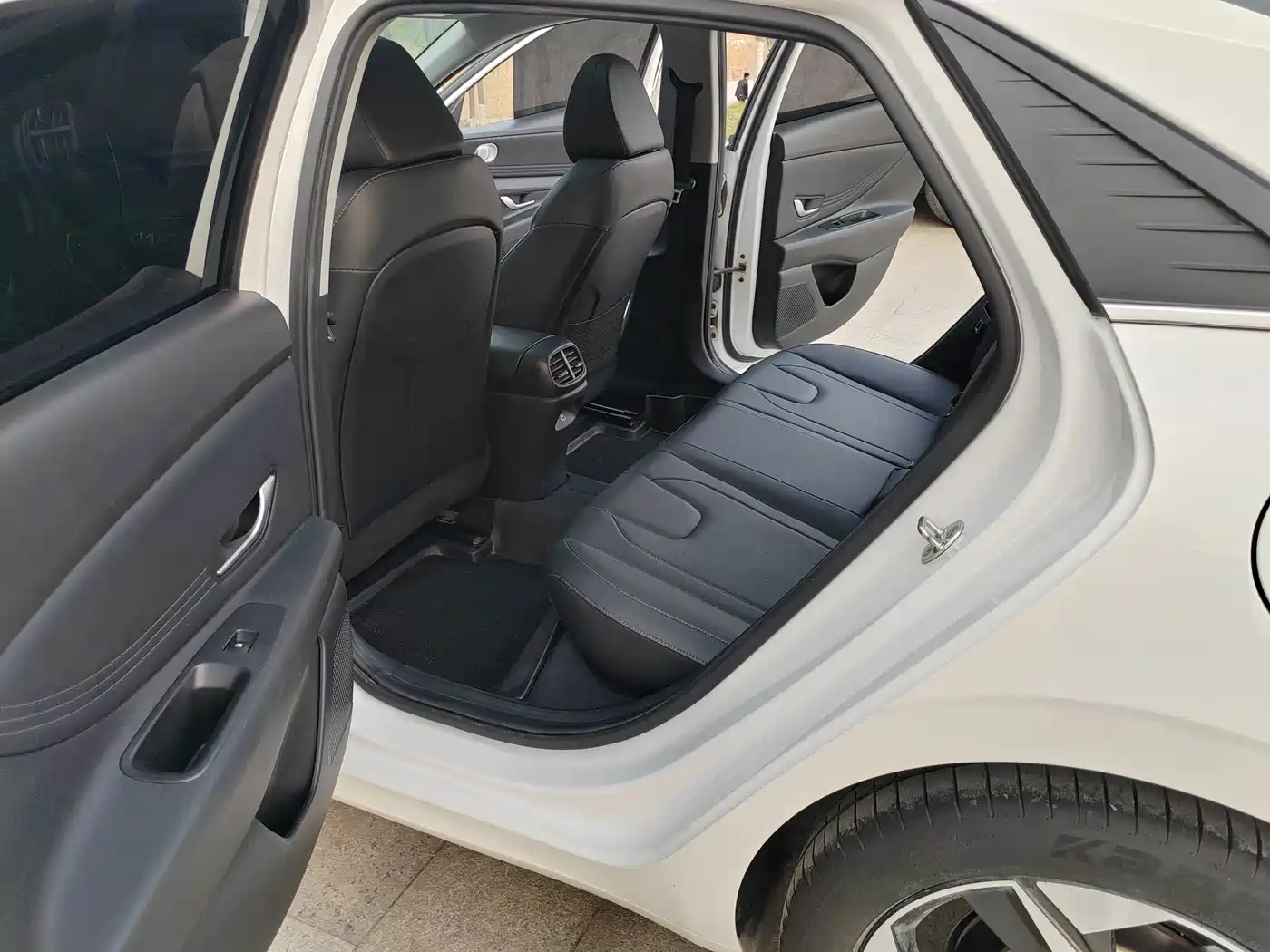 Hyundai Elantra 2022 1.5L CVT GLS Leading Edition фото 16