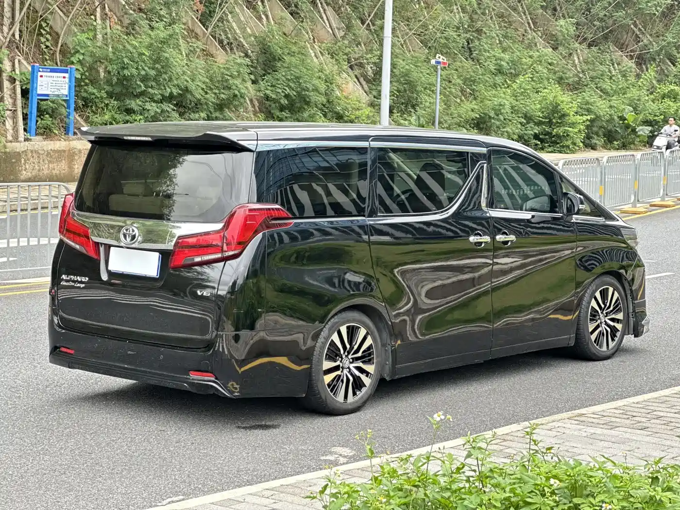 Toyota Alphard 2018 Facelift 3.5L Premium Edition фото 8