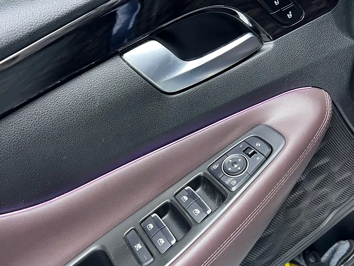 Photo 20 - Hyundai Santa Fe