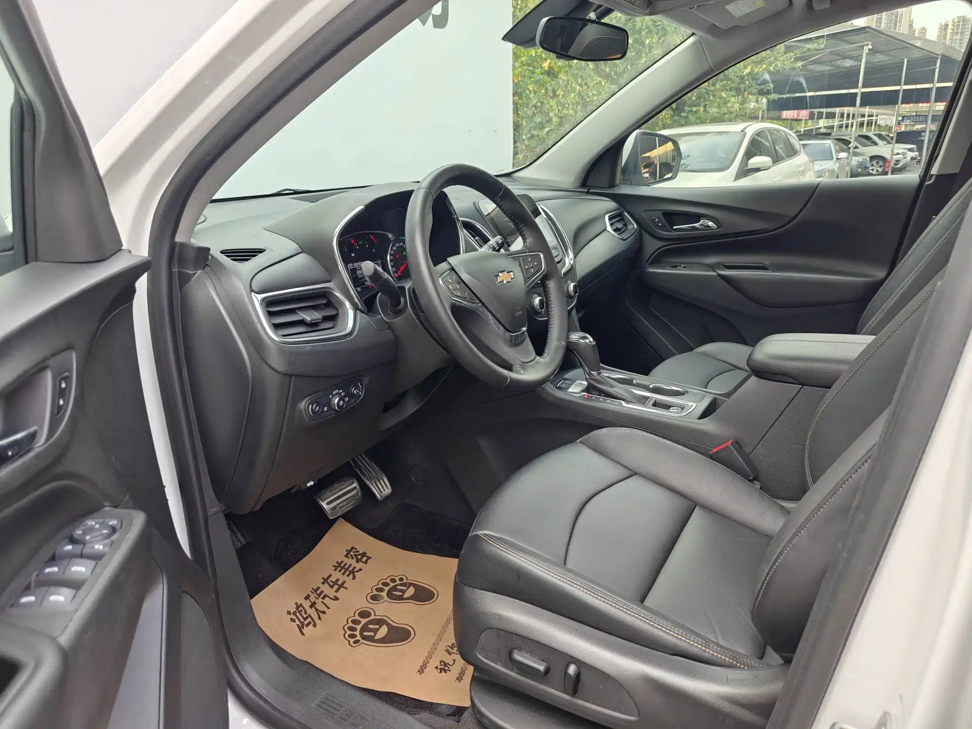Фото 13 - Chevrolet Equinox