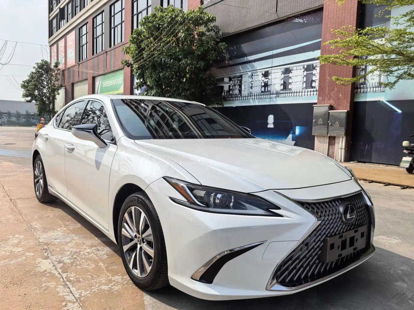 Lexus ES 2020 Model 300h Excellence Edition фото 3