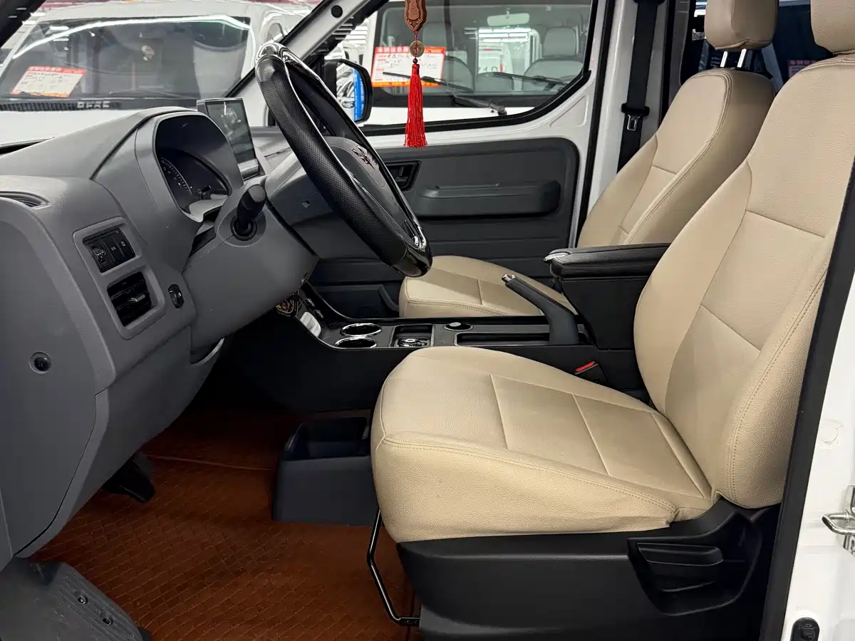 Wuling Motors Wuling Yangguang 2026 2026 Model 440km Passenger Van Comfort Version (9-Seater)