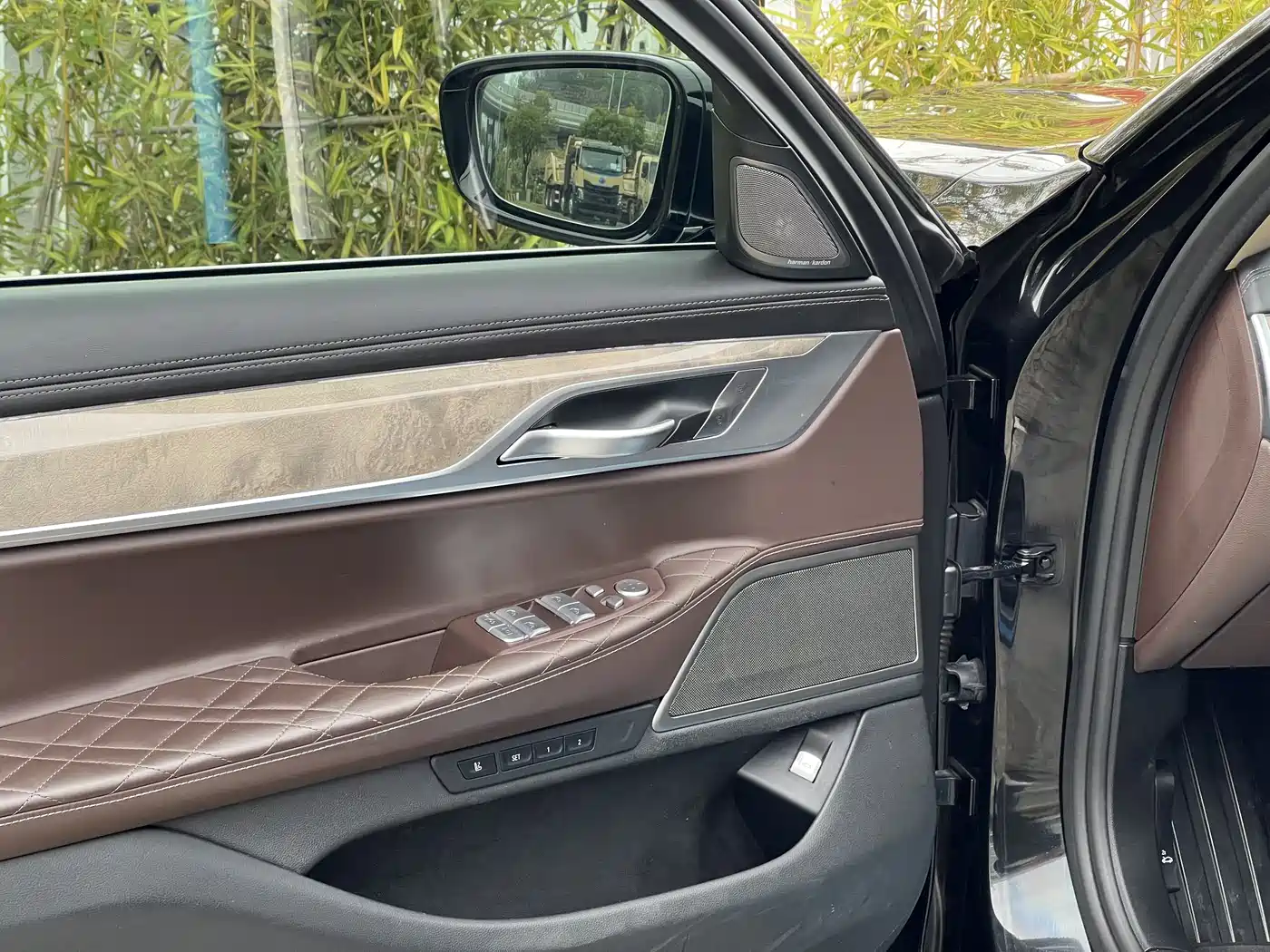 BMW 7 Series 2019 Facelift 740Li Leading Luxury Package фото 16