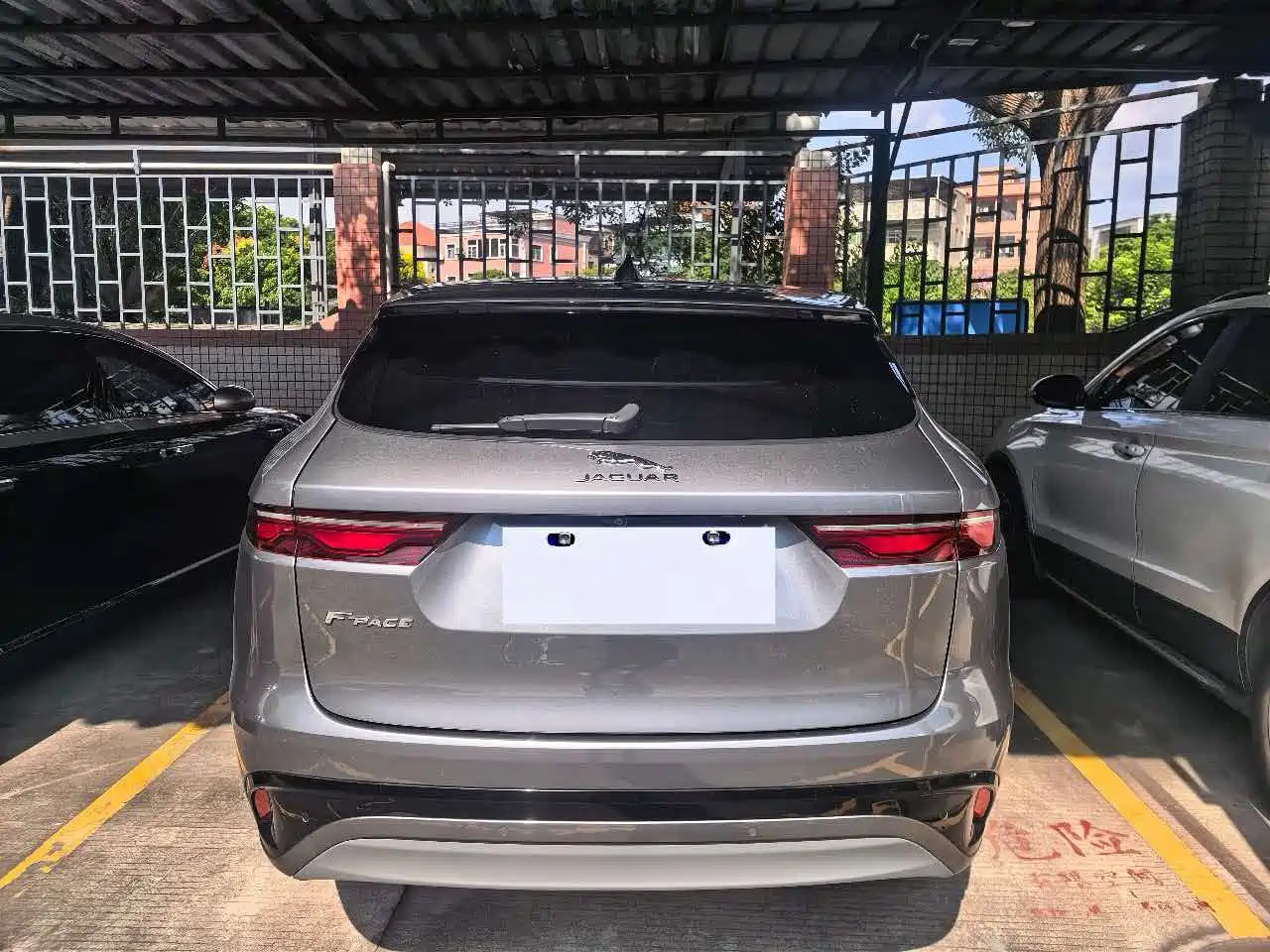 Photo 6 - Jaguar F-PACE