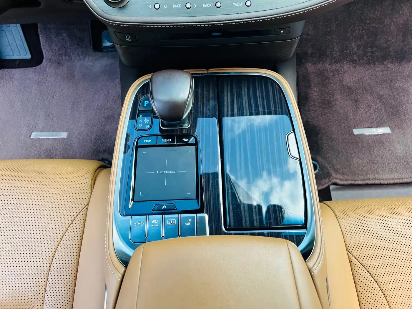 Фото 19 - Lexus LS