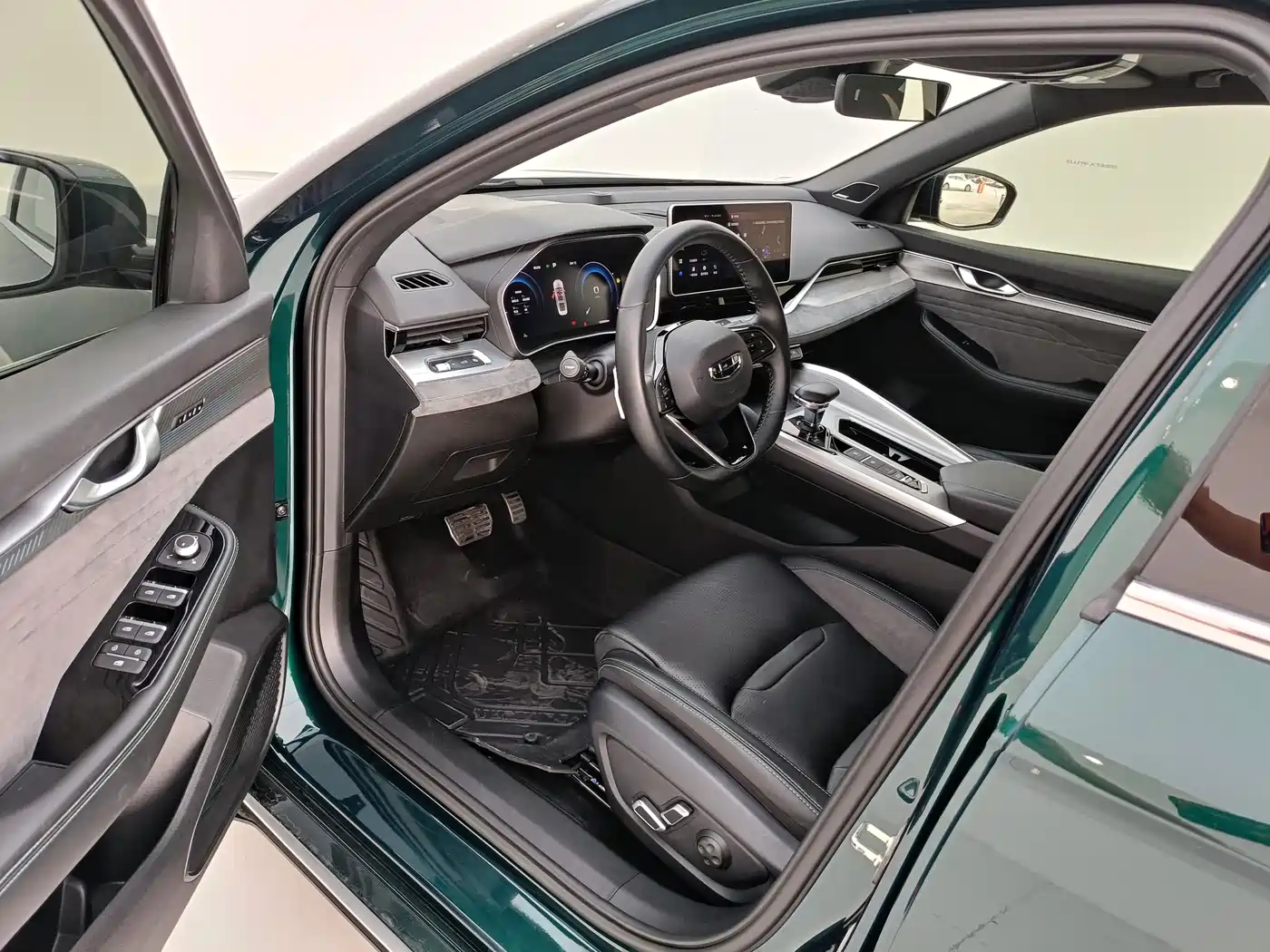 Фото 4 - Geely Preface