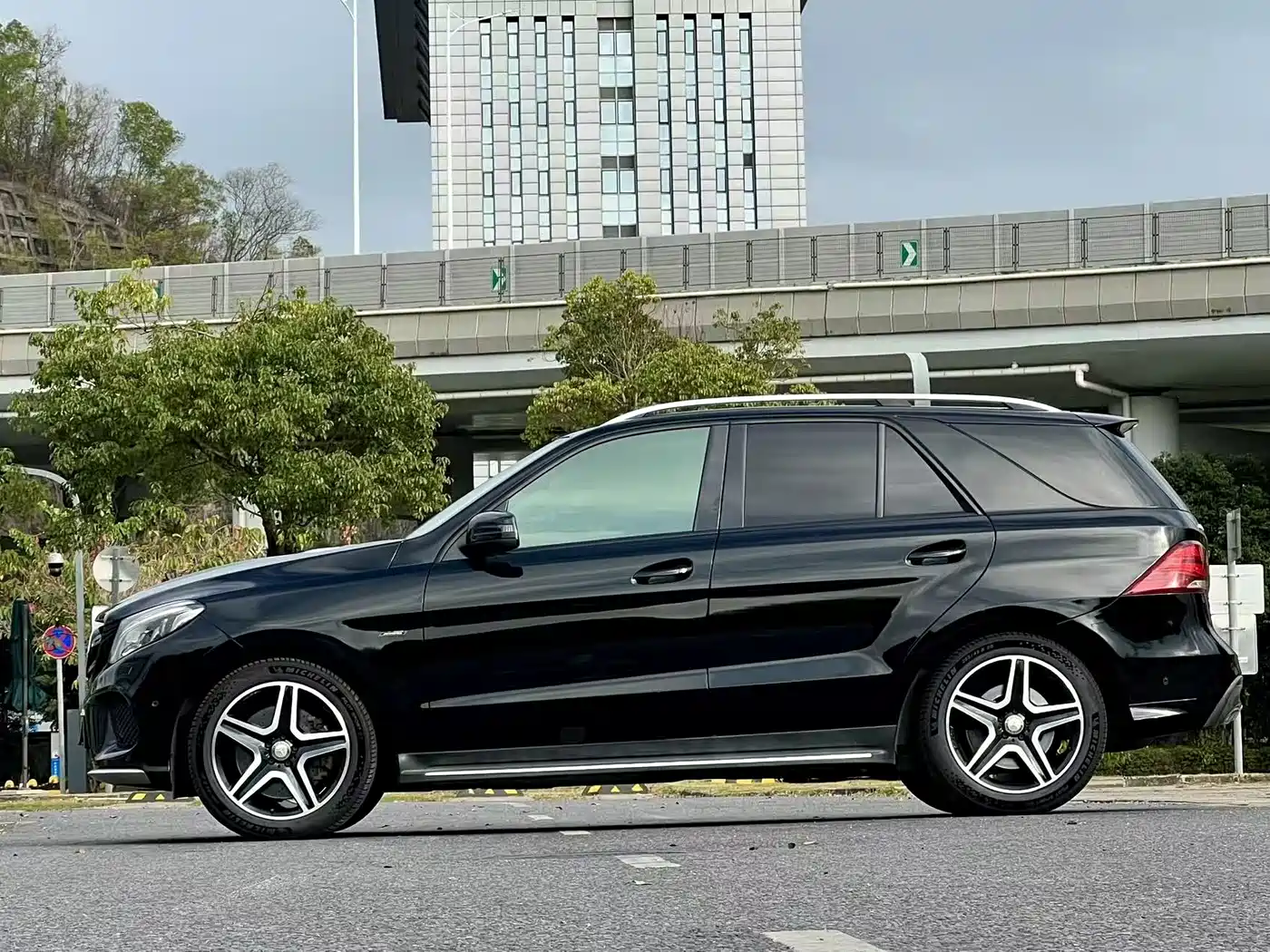 Mercedes-Benz GLE 2017 GLE 450 AMG 4MATIC фото 4
