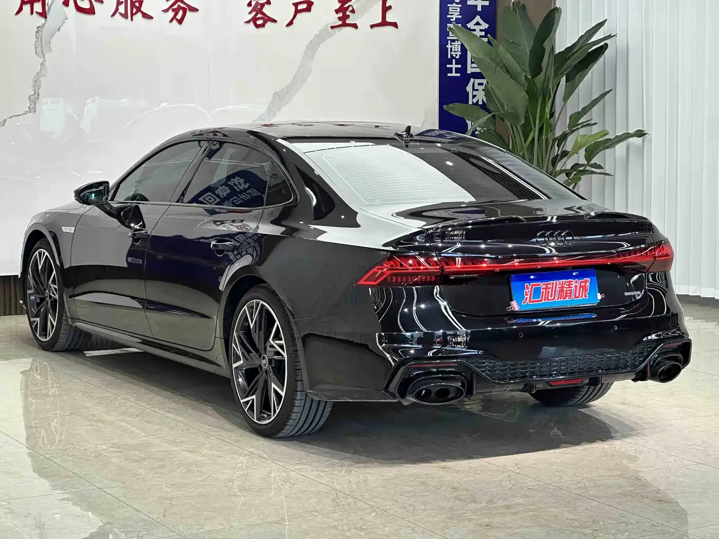 Audi A7L 2025 Model Year 45 TFSI quattro Black Knight Edition фото 4