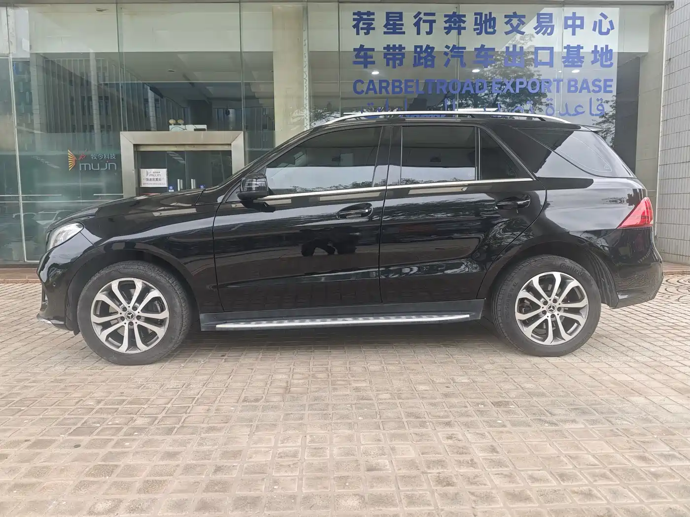 Mercedes-Benz GLE 2018 GLE 320 4MATIC Dynamic Ultimate Edition фото 4