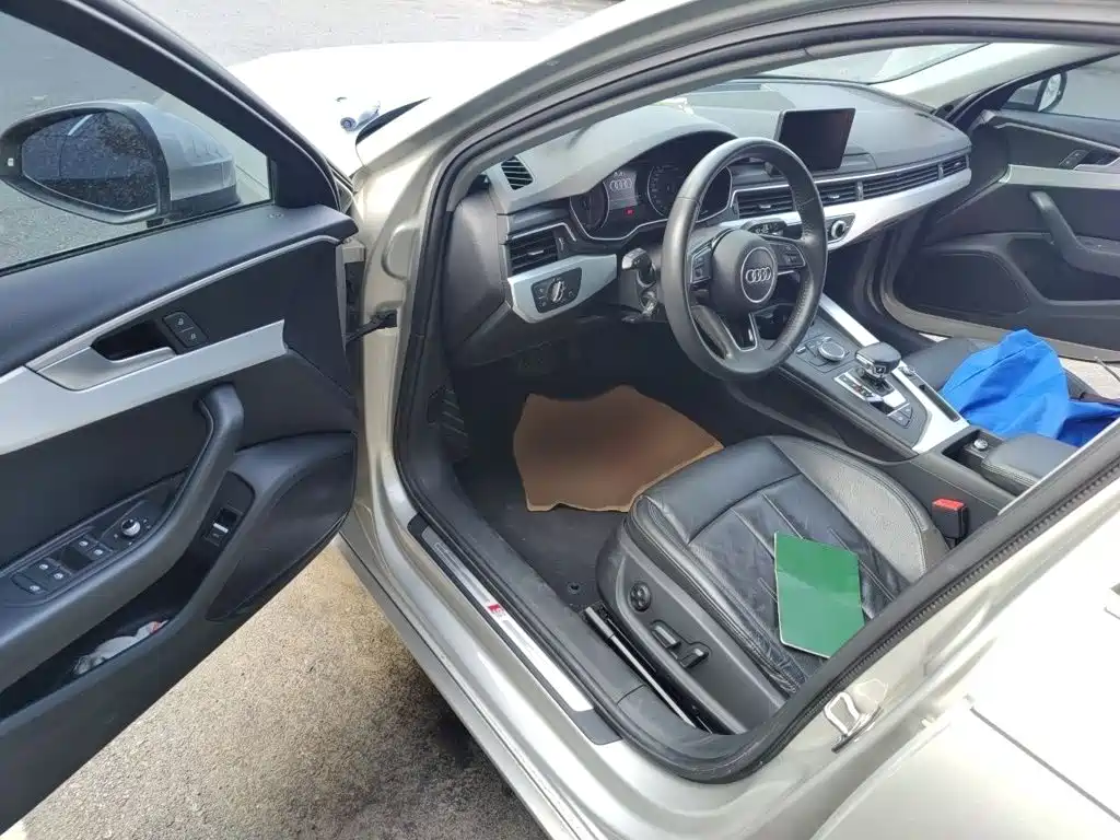 Photo 14 - Audi A4L