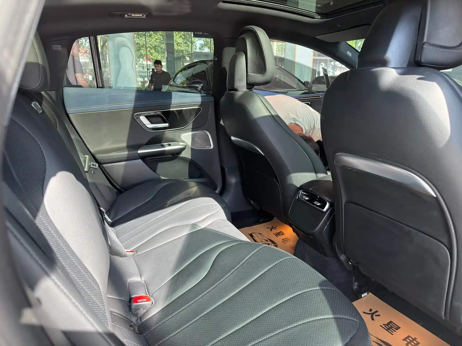 Фото 9 - Mercedes-Benz EQE