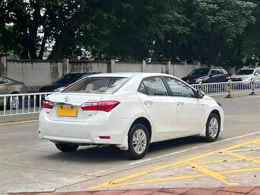 Toyota Corolla 2014 1.6L CVT GL фото 7