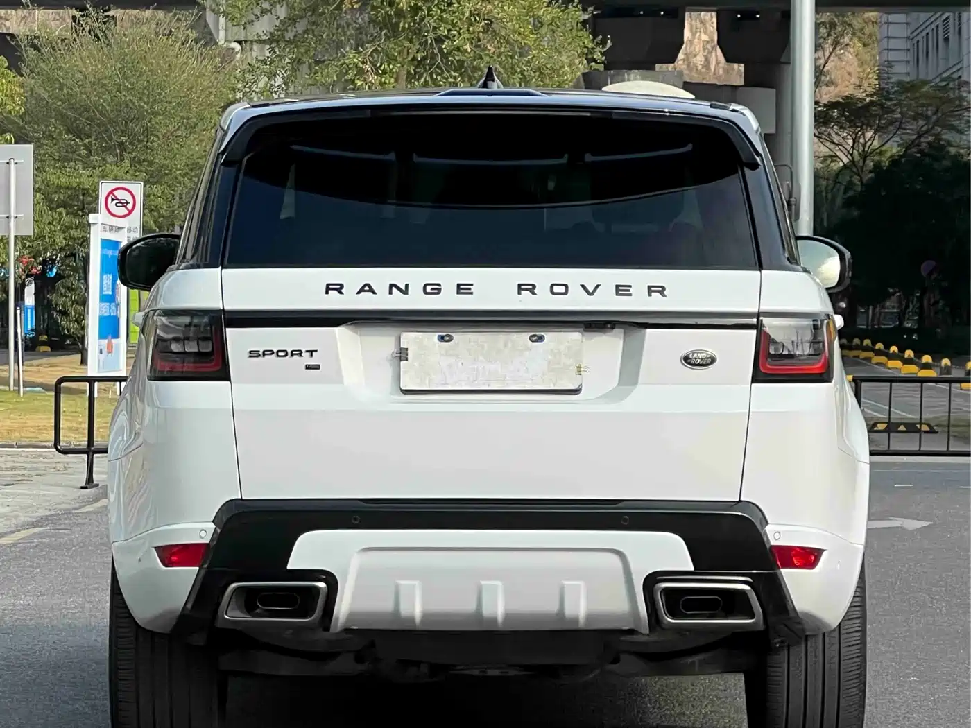 Land Rover Range Rover Sport 2021 3.0 L6 Gloss Black Edition фото 5