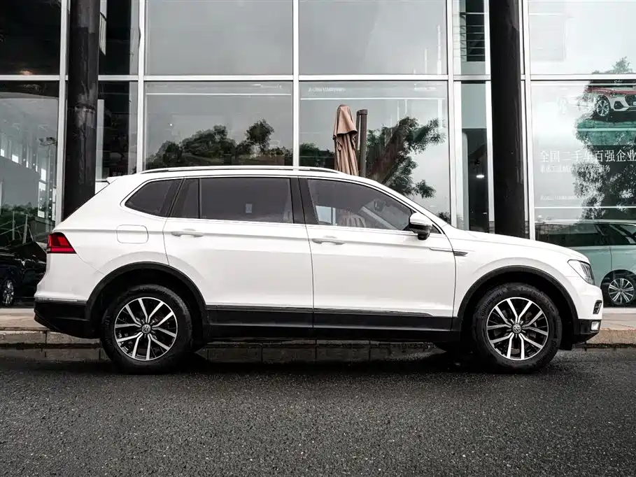 Volkswagen Tiguan L 2017 330TSI Automatic 2WD Comfort Edition фото 5