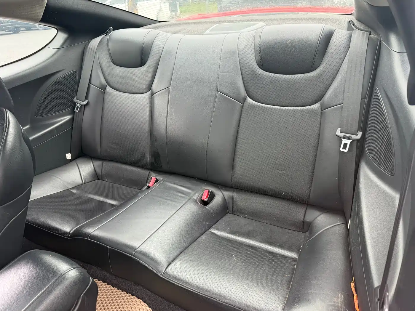 Hyundai Genesis Coupe 2010 2009 Model 2.0T Automatic Luxury Edition