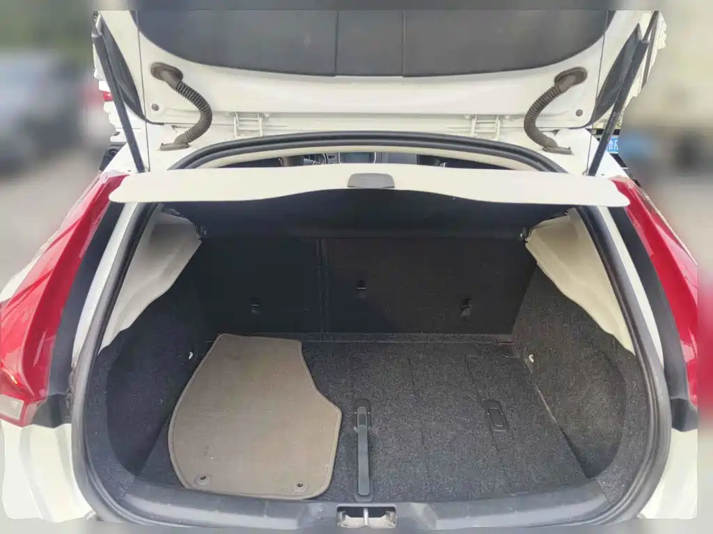 Photo 13 - Volvo V40