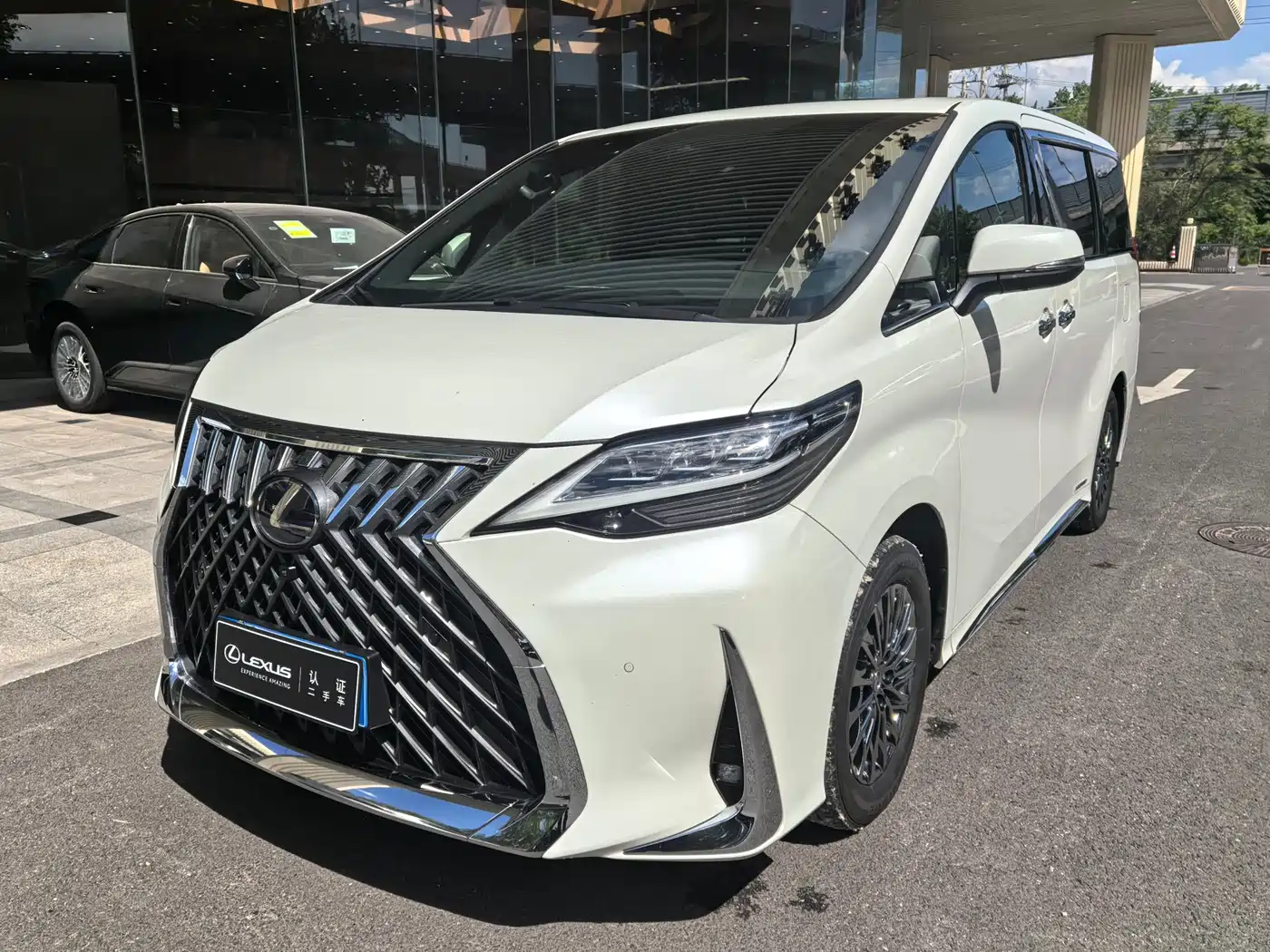 Lexus LM 2020 300h Seven-Seater Elegance Edition