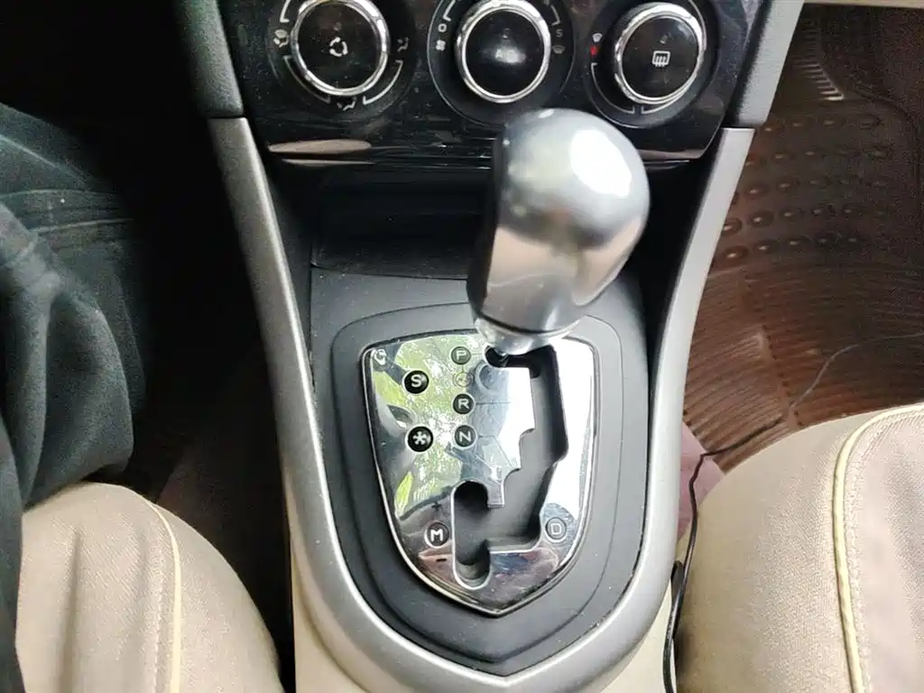 Peugeot 408 2013 1.6L Automatic Comfort Edition фото 14