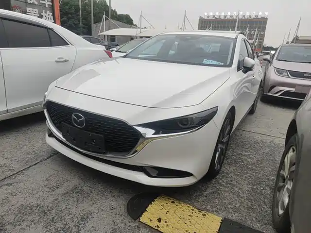 Mazda Mazda3 Axela 2.0L, Автомат, Премиум