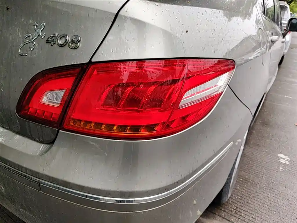 Peugeot 408 2013 1.6L Automatic Comfort Edition фото 8