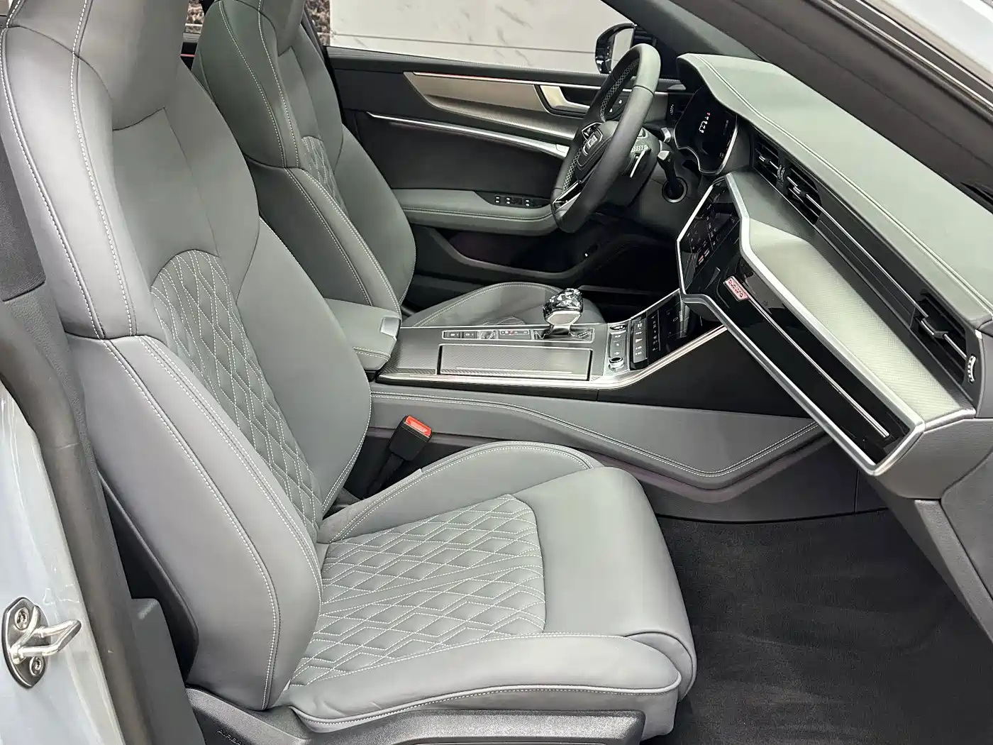 Фото 10 - Audi A7L