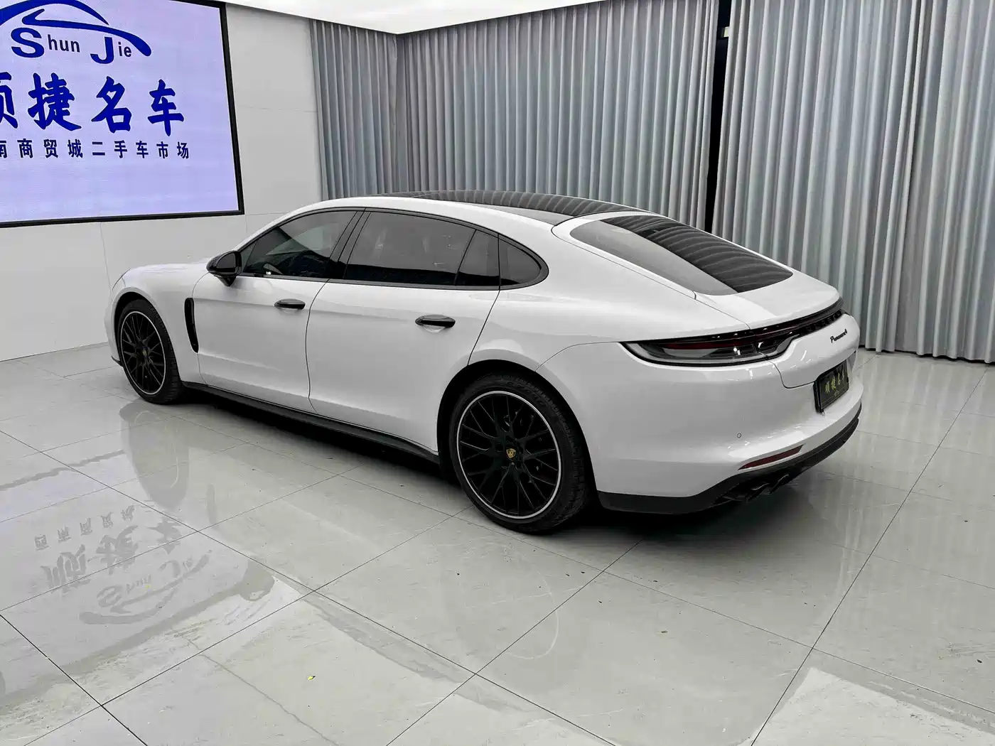 Porsche Panamera 2023 Panamera 4 Executive Long Wheelbase 2.9T фото 20