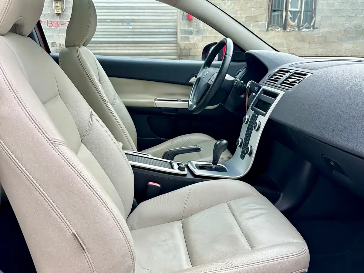 Volvo C30 2013 2013 2.0L Dynamic Edition
