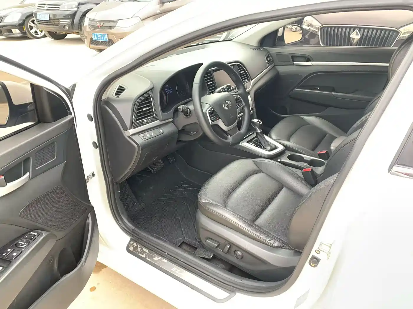 Hyundai Elantra 2016 1.6L Auto Smart·Luxury Edition фото 6