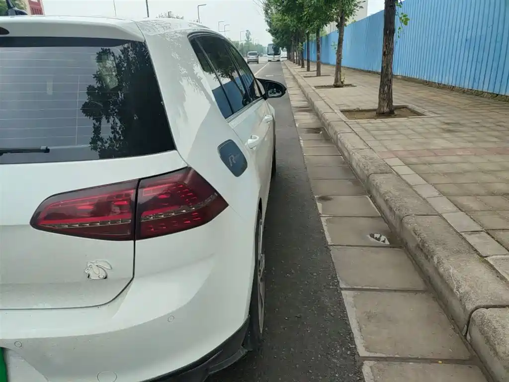 Volkswagen Golf 2016 1.4TSI 25th Anniversary Edition фото 8