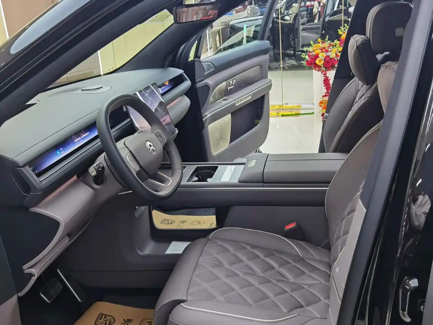 NIO ES8 2025 Base Model 7-Seater фото 3