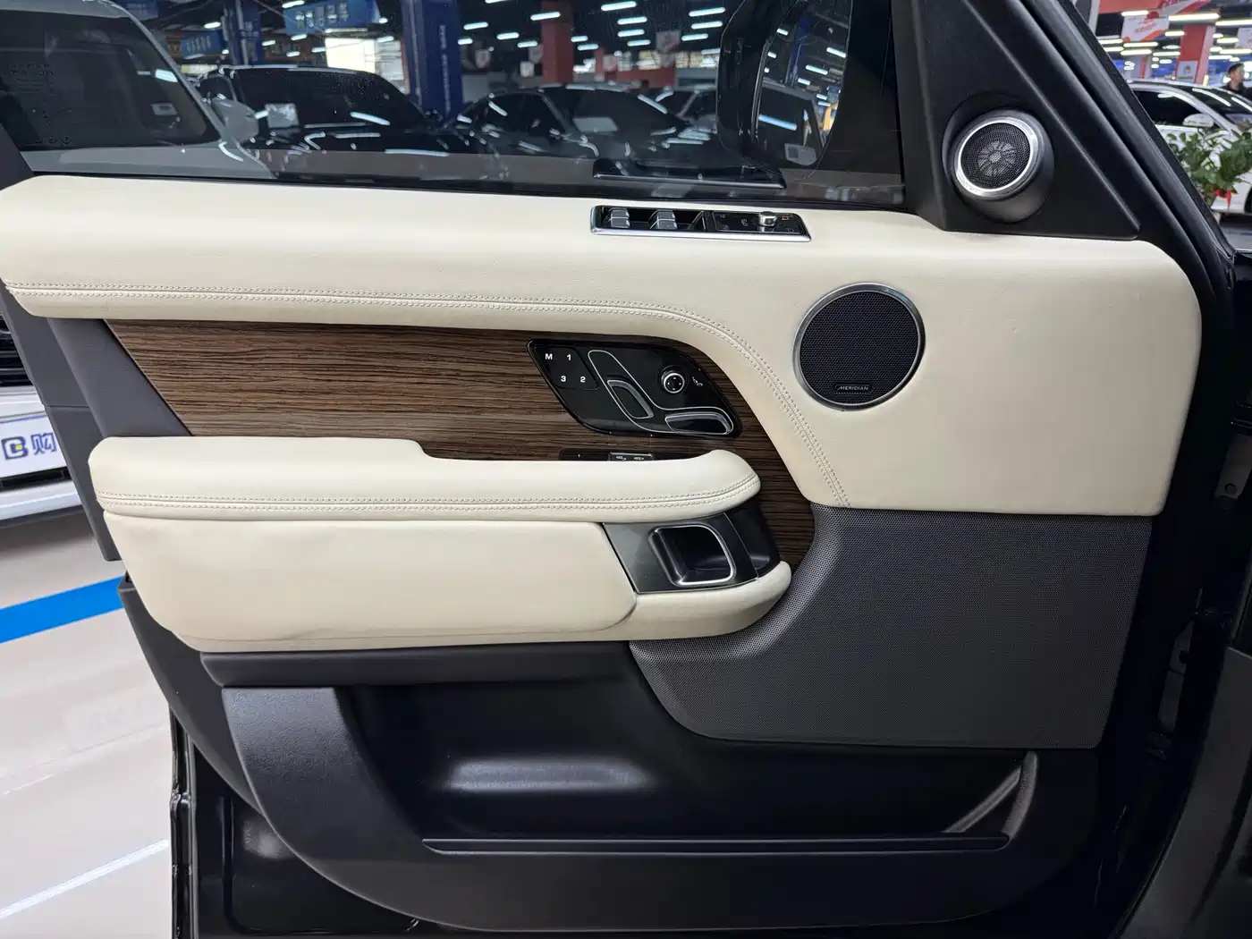 Land Rover Range Rover 2018 3.0 SC V6 Golden Age Edition фото 9