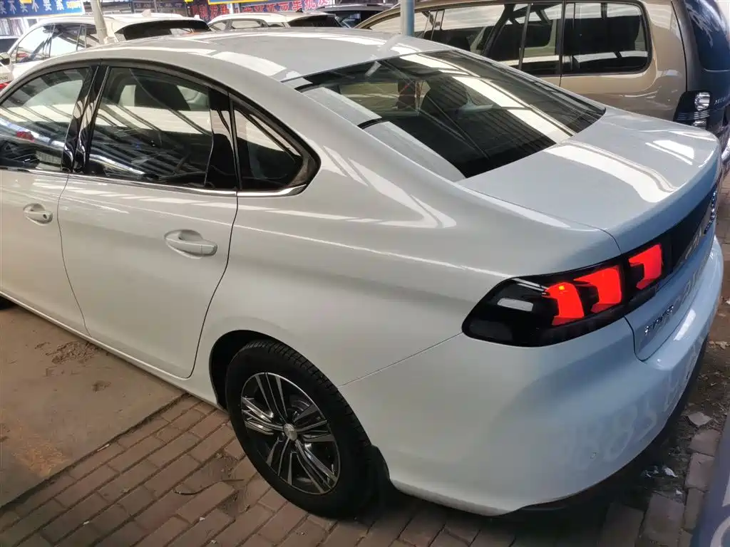 Peugeot 308 2018 1.6L Auto Luxury Edition фото 5