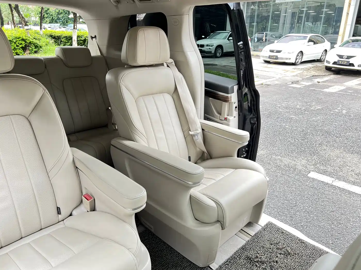 GAC Trumpchi Trumpchi M8 2018 320T Exclusive Edition фото 17
