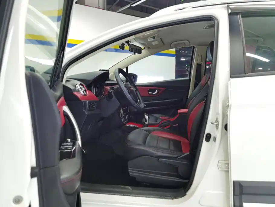 Haval H1 2015 2015 1.5L AMT Luxury