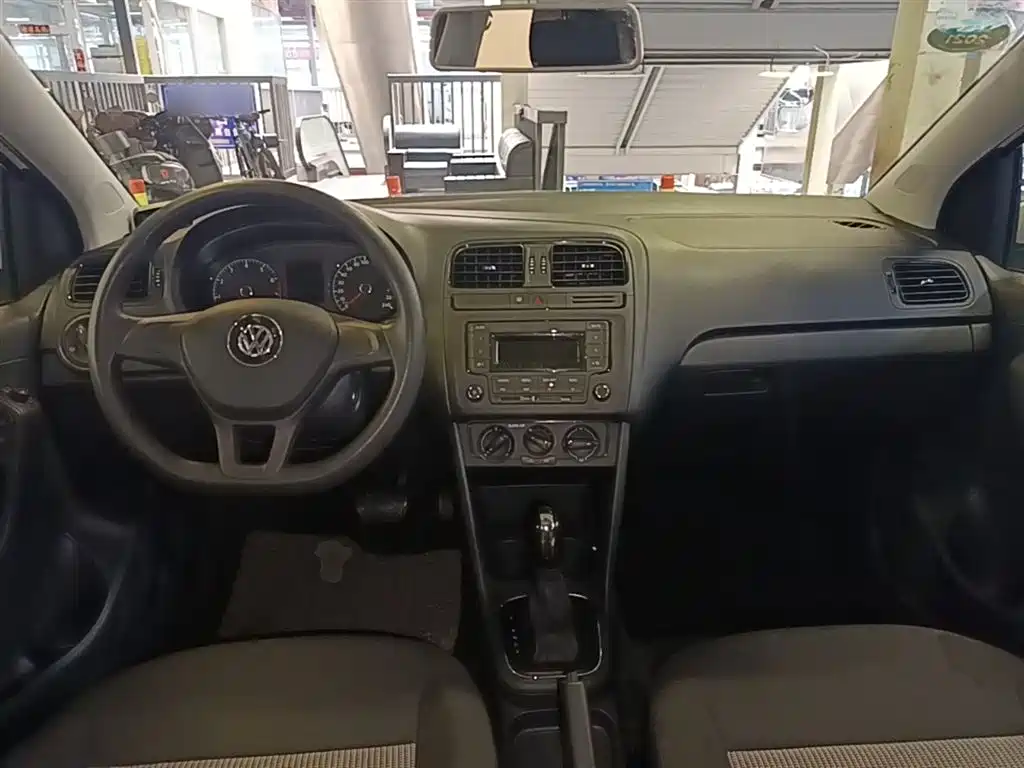 Volkswagen Polo 2016 1.4L Automatic Trend фото 10